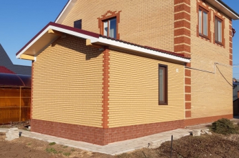 Фасадная панель Альта-Профиль кирпич красный. желтый.