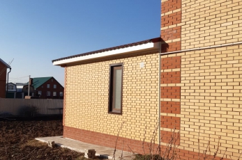 Фасадная панель Альта-Профиль кирпич желтый,красный.