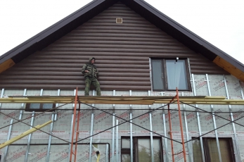 Сайдинг металлический Венец Темное дерево.